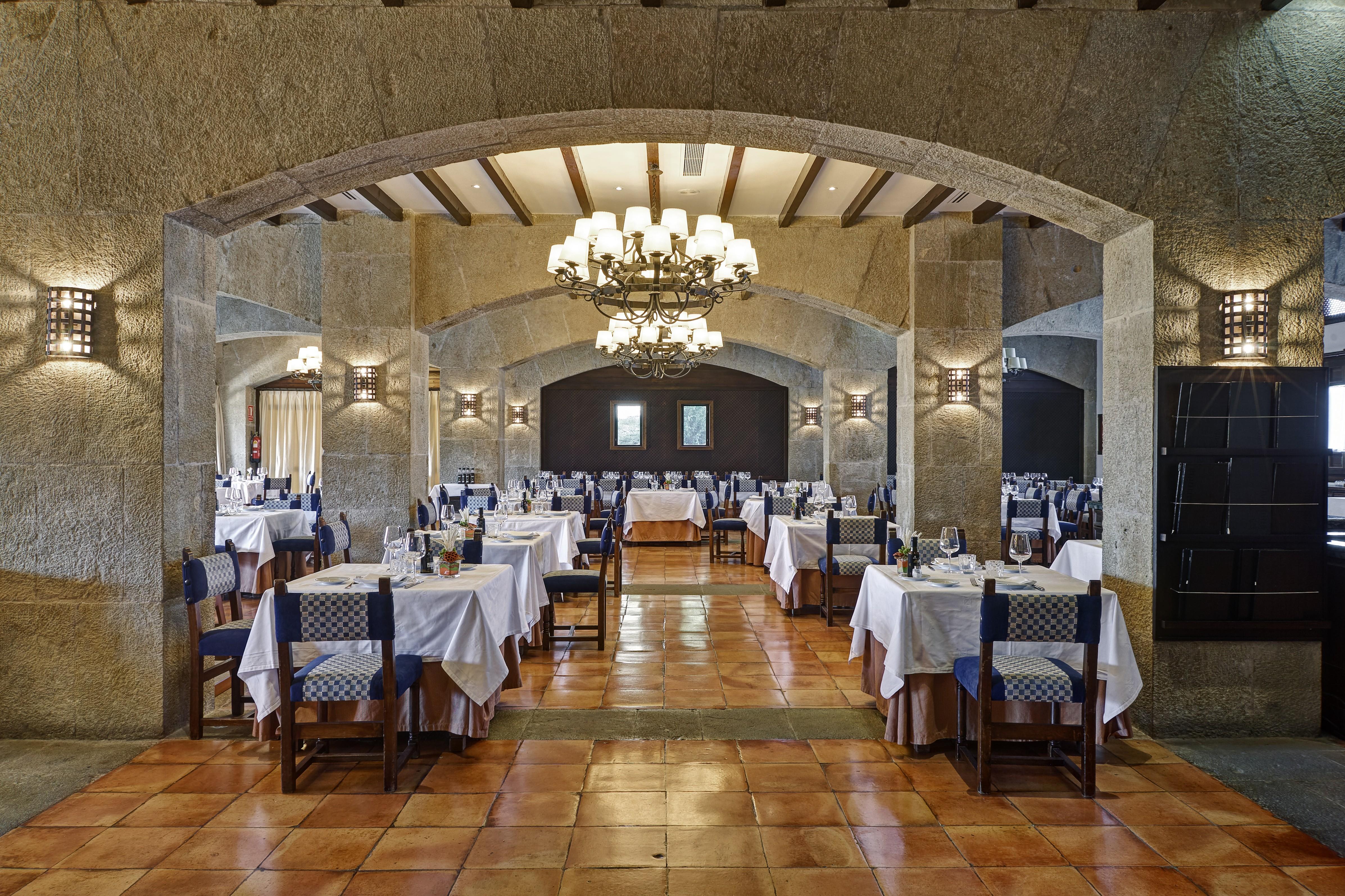 Parador De Sos Del Rey Catolico Exterior photo