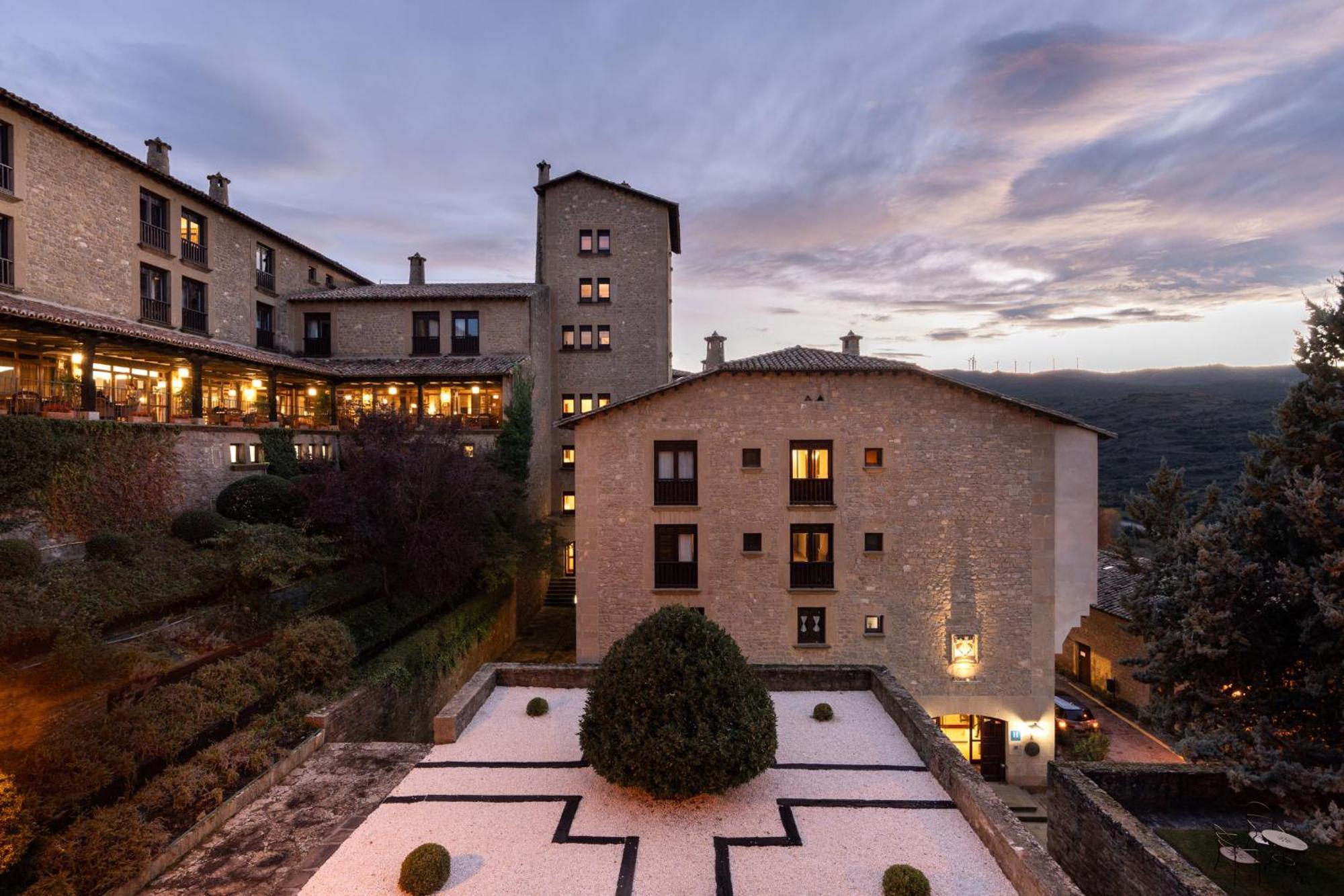 Parador De Sos Del Rey Catolico Exterior photo