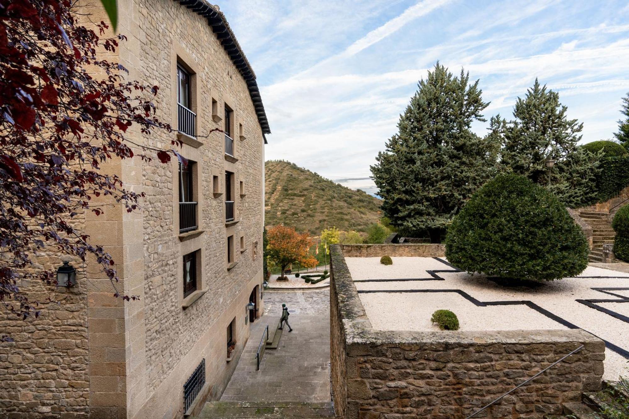 Parador De Sos Del Rey Catolico Exterior photo