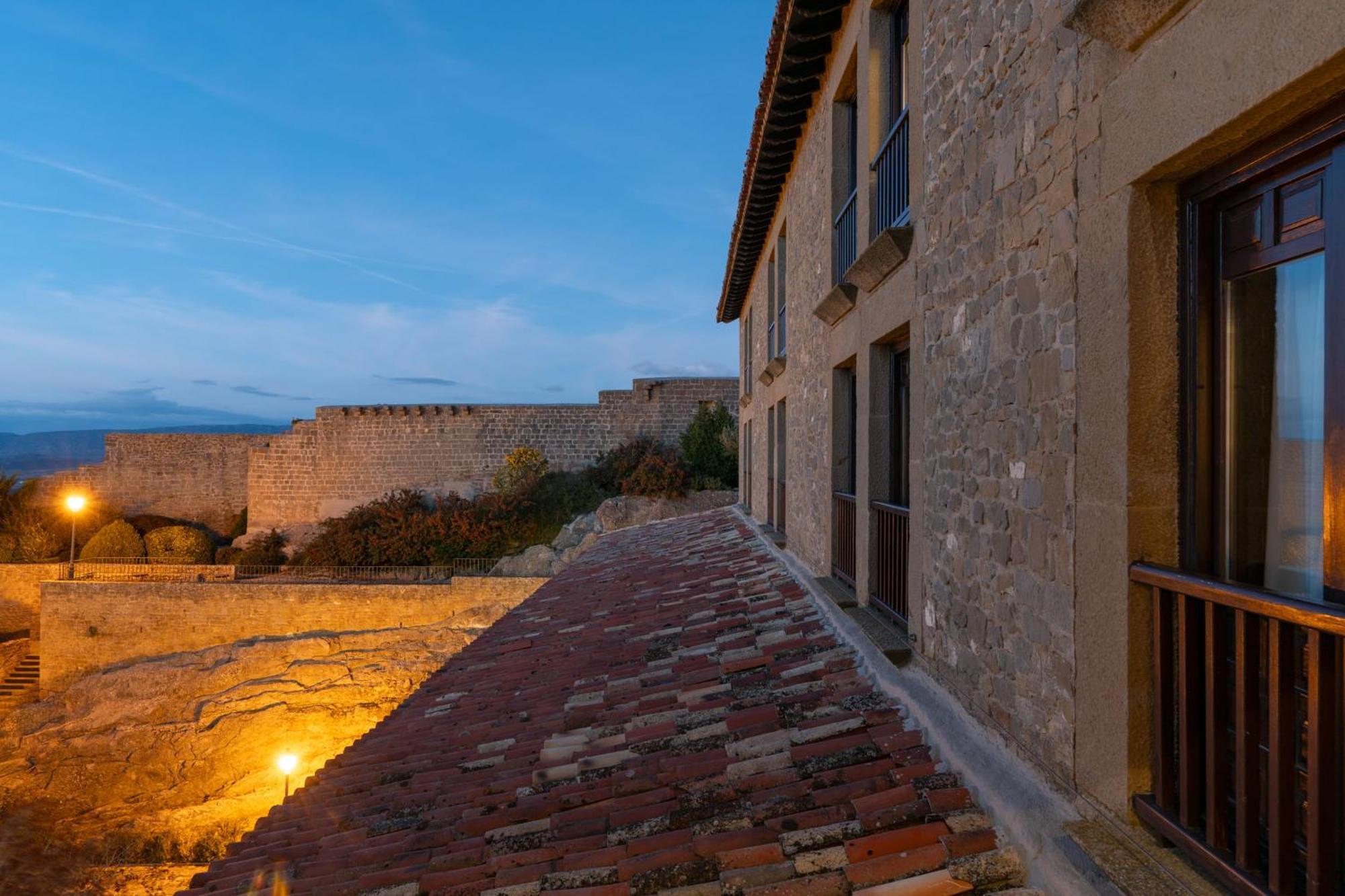 Parador De Sos Del Rey Catolico Exterior photo